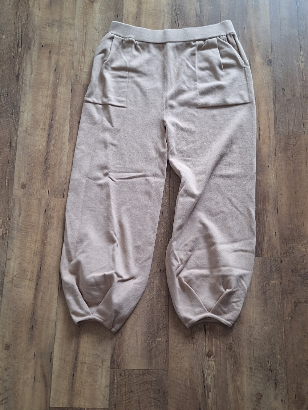 Women's Beige Knit Jogger Pants Size L Relaxed Fit Pleated Front Tapered - Picture 2 of 8